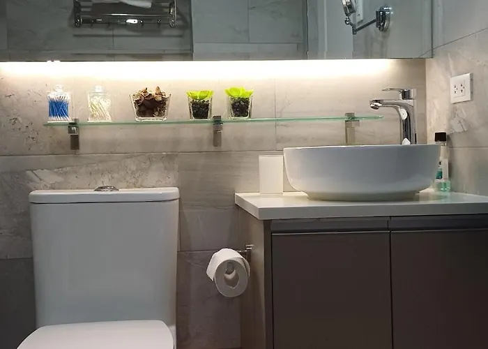Apartment 2 Bedroom 2 Full Bathrooms, With Feels And A Jet Tub