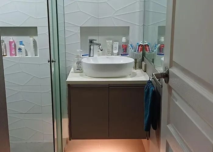2 Bedroom 2 Full Bathrooms, With Feels And A Jet Tub Apartment *