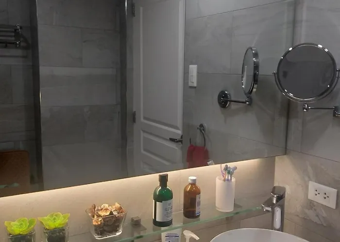 Apartment 2 Bedroom 2 Full Bathrooms, With Feels And A Jet Tub *