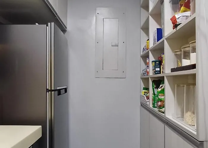 2 Bedroom 2 Full Bathrooms, With Feels And A Jet Tub Apartment Manila