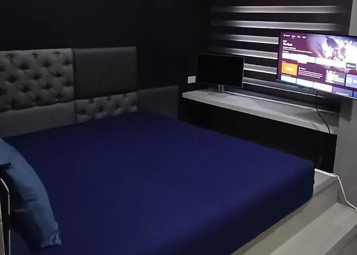 Apartment 2 Bedroom 2 Full Bathrooms, With Feels And A Jet Tub *
